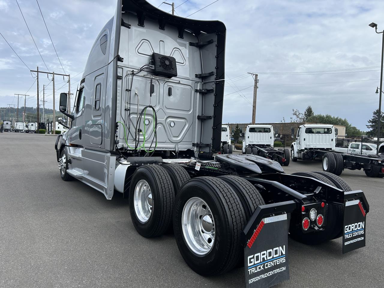 2027 Freightliner Cascadia in Pacific, WA — photo 4