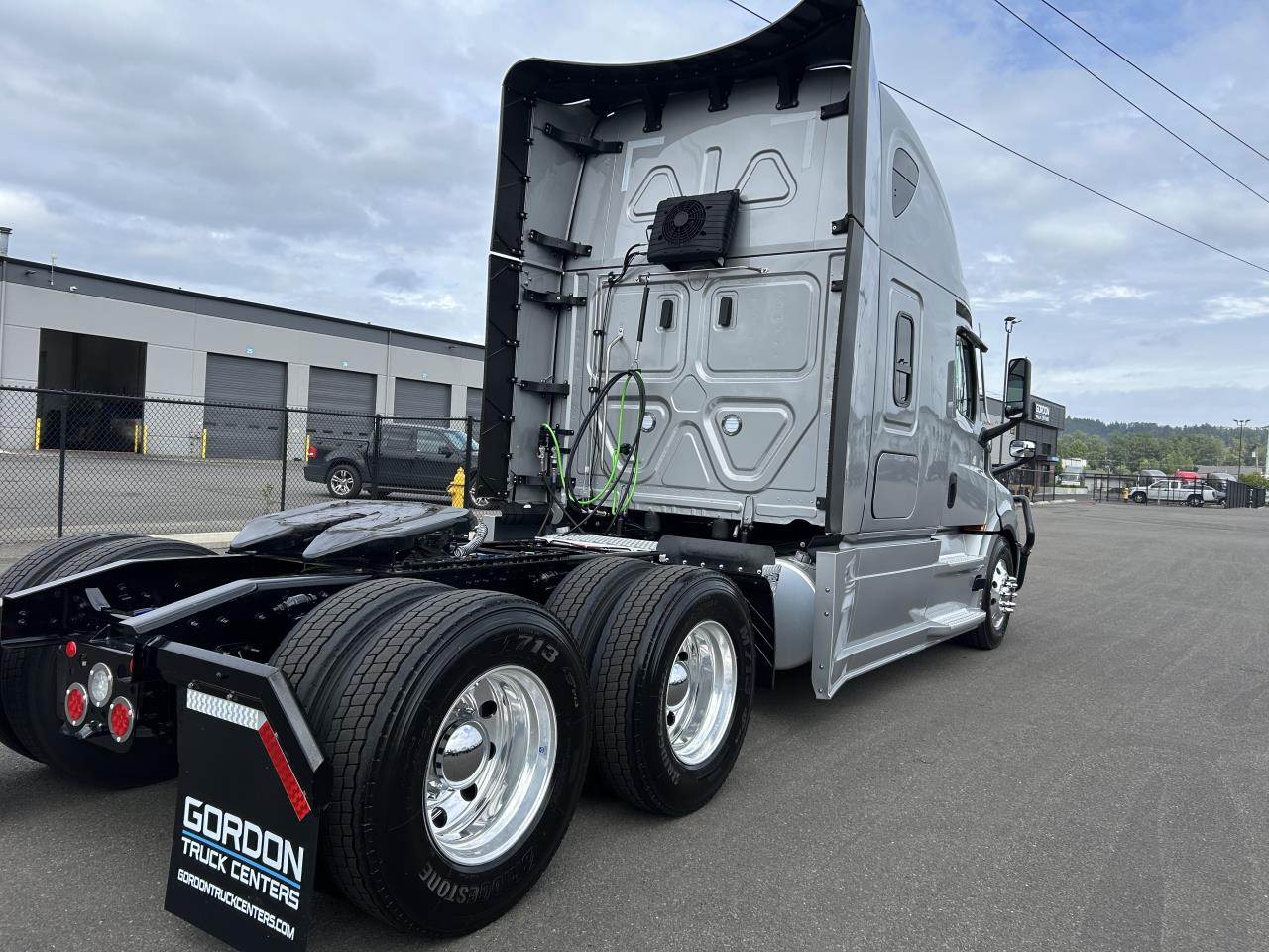 2027 Freightliner Cascadia in Pacific, WA — photo 5