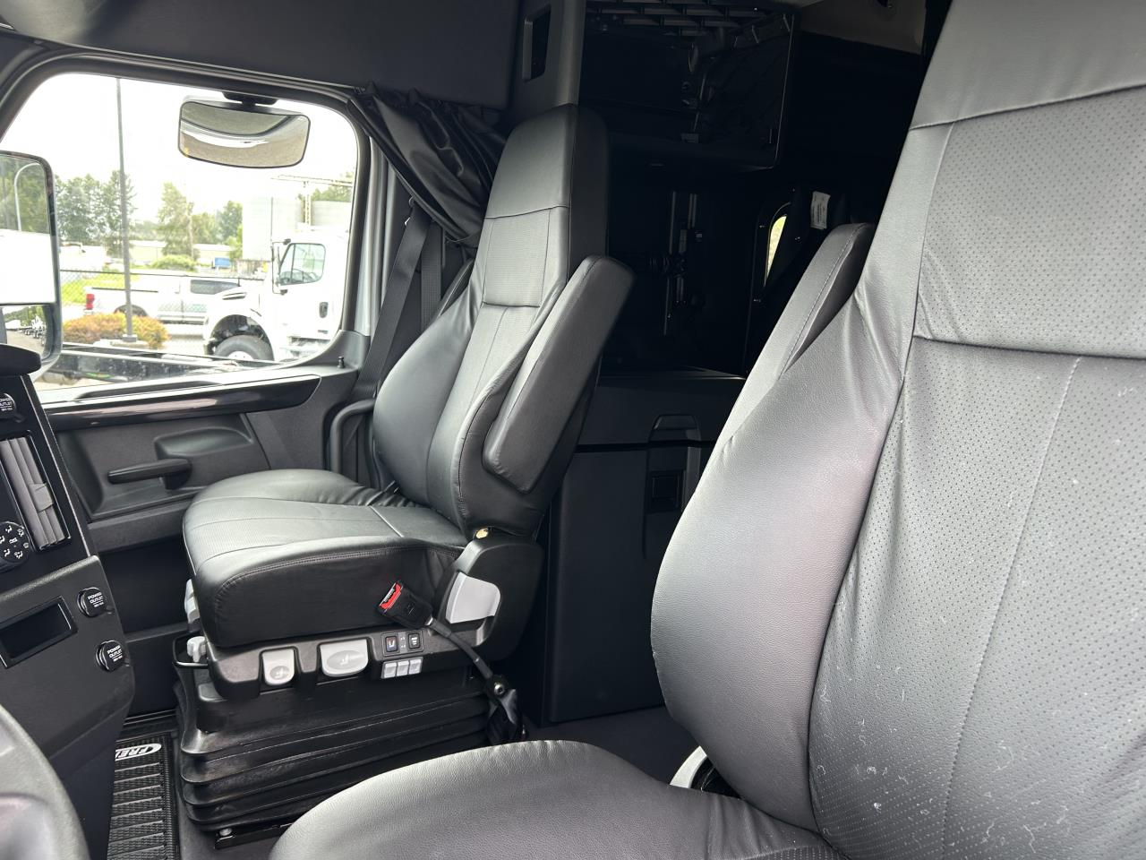 2027 Freightliner Cascadia in Pacific, WA — photo 6