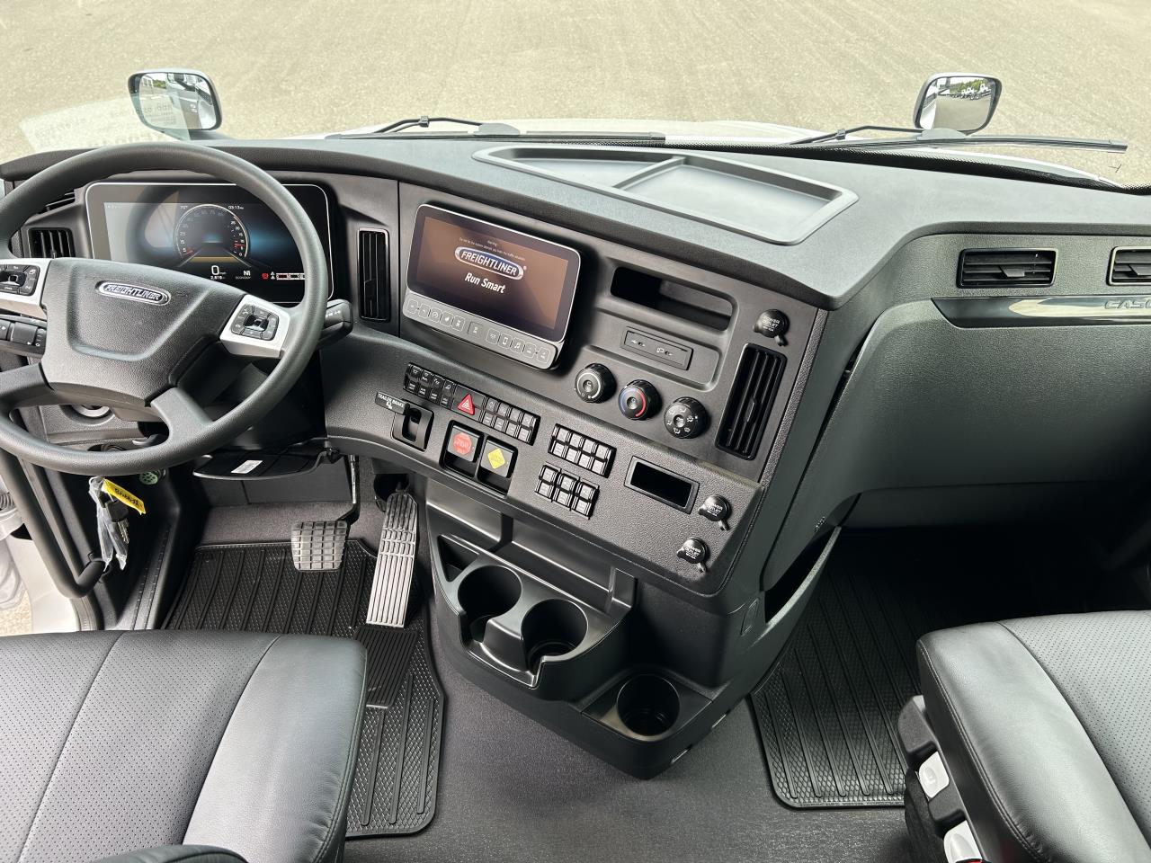 2027 Freightliner Cascadia in Pacific, WA — photo 8