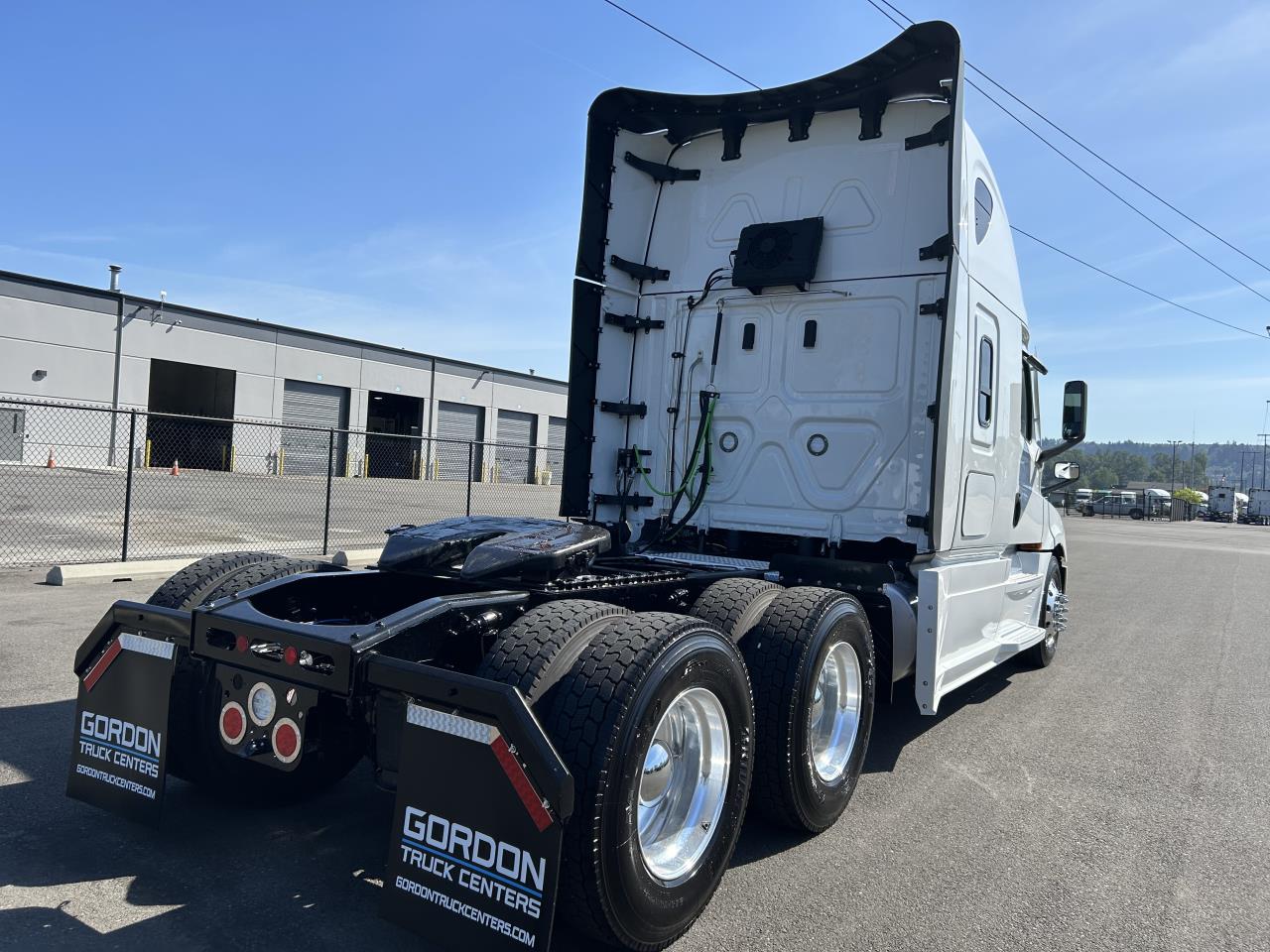 2027 Freightliner Cascadia in Pacific, WA — photo 5