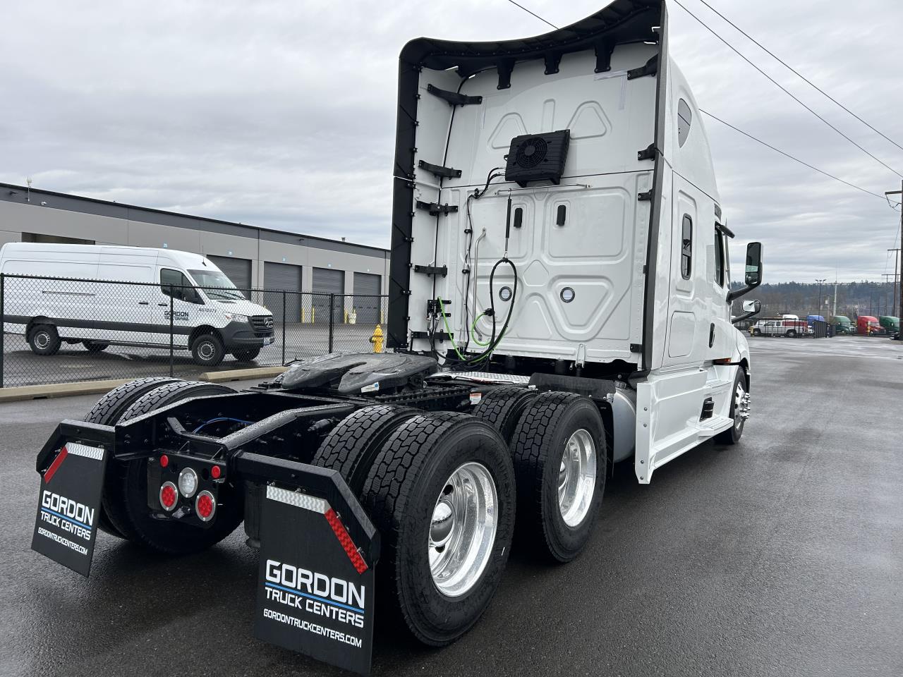 2027 Freightliner Cascadia in Mount Vernon, WA — photo 4