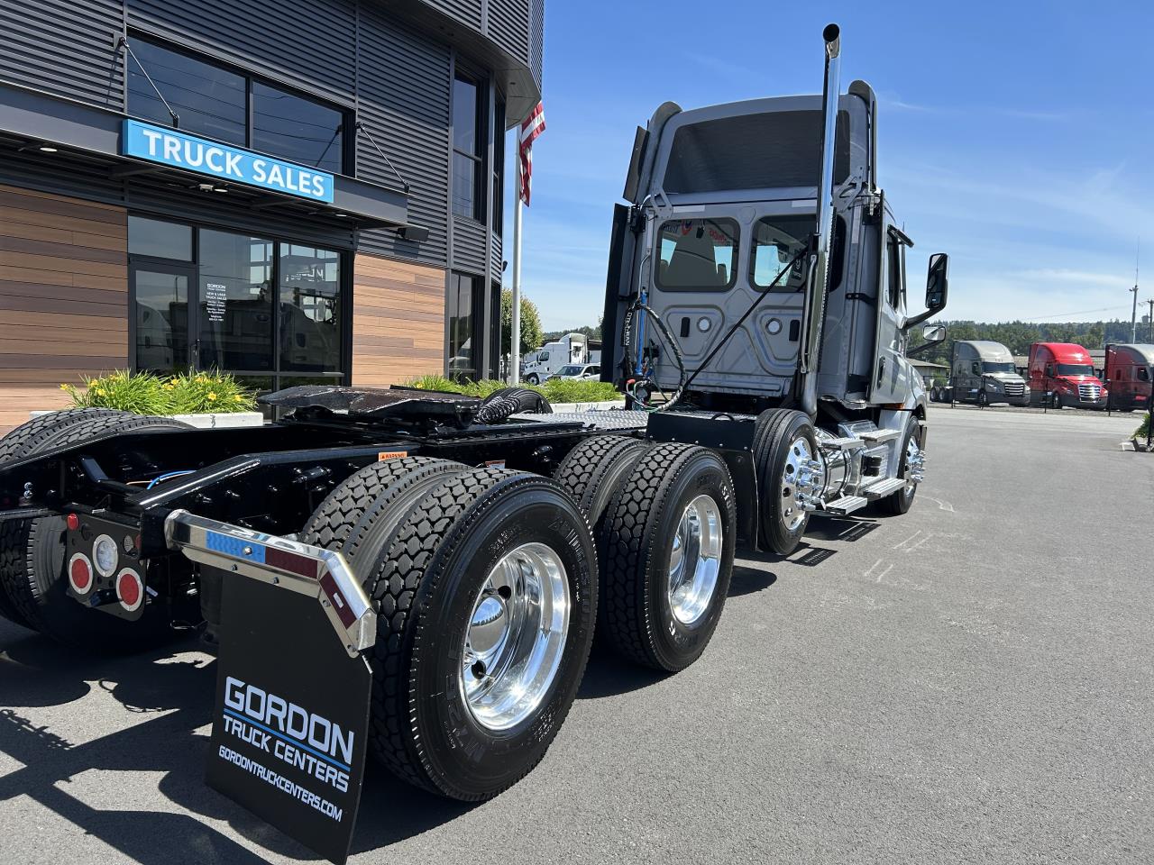 2027 Freightliner Cascadia in Pacific, WA — photo 5
