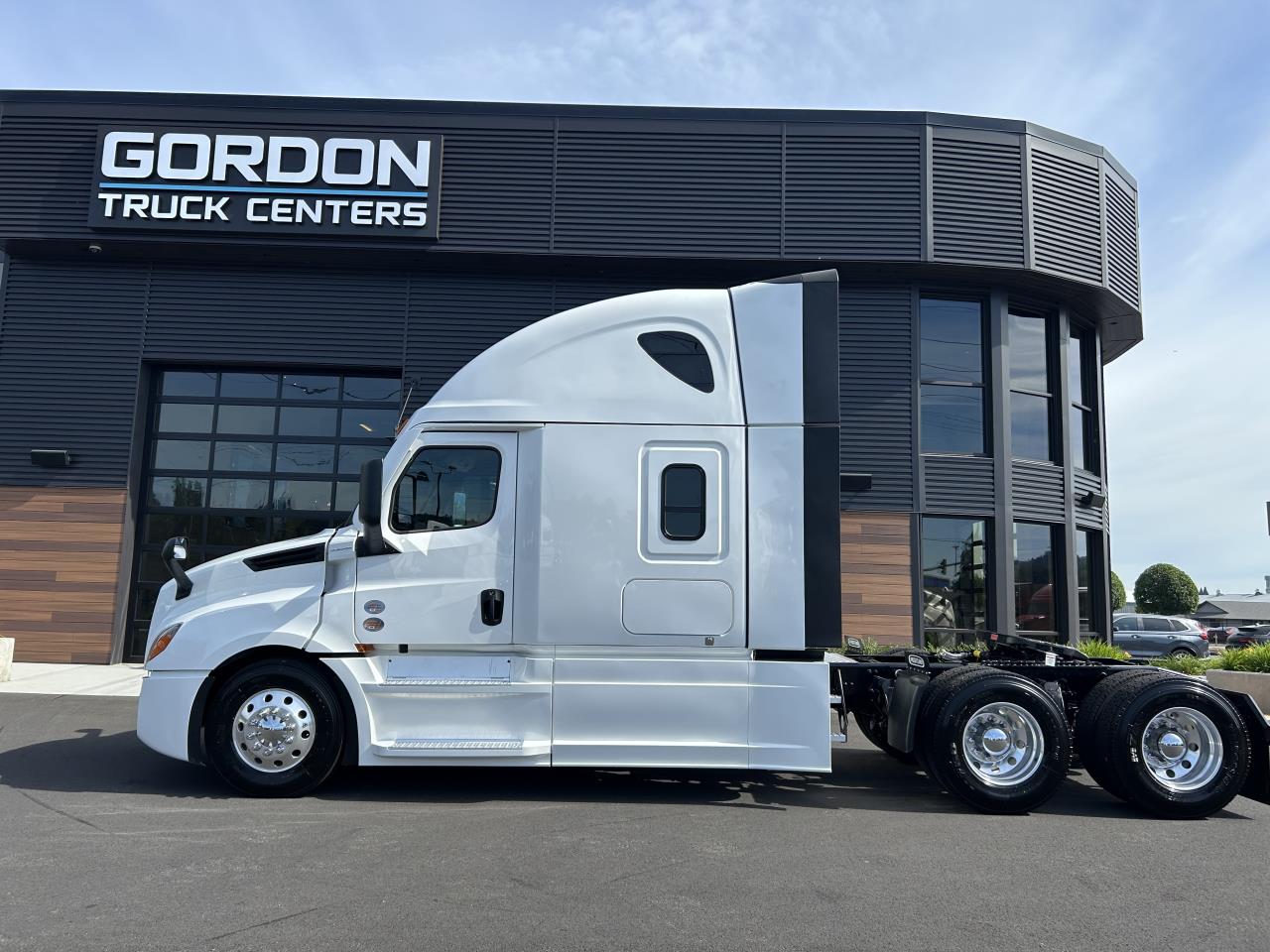 2027 Freightliner Cascadia in Pacific, WA — photo 2
