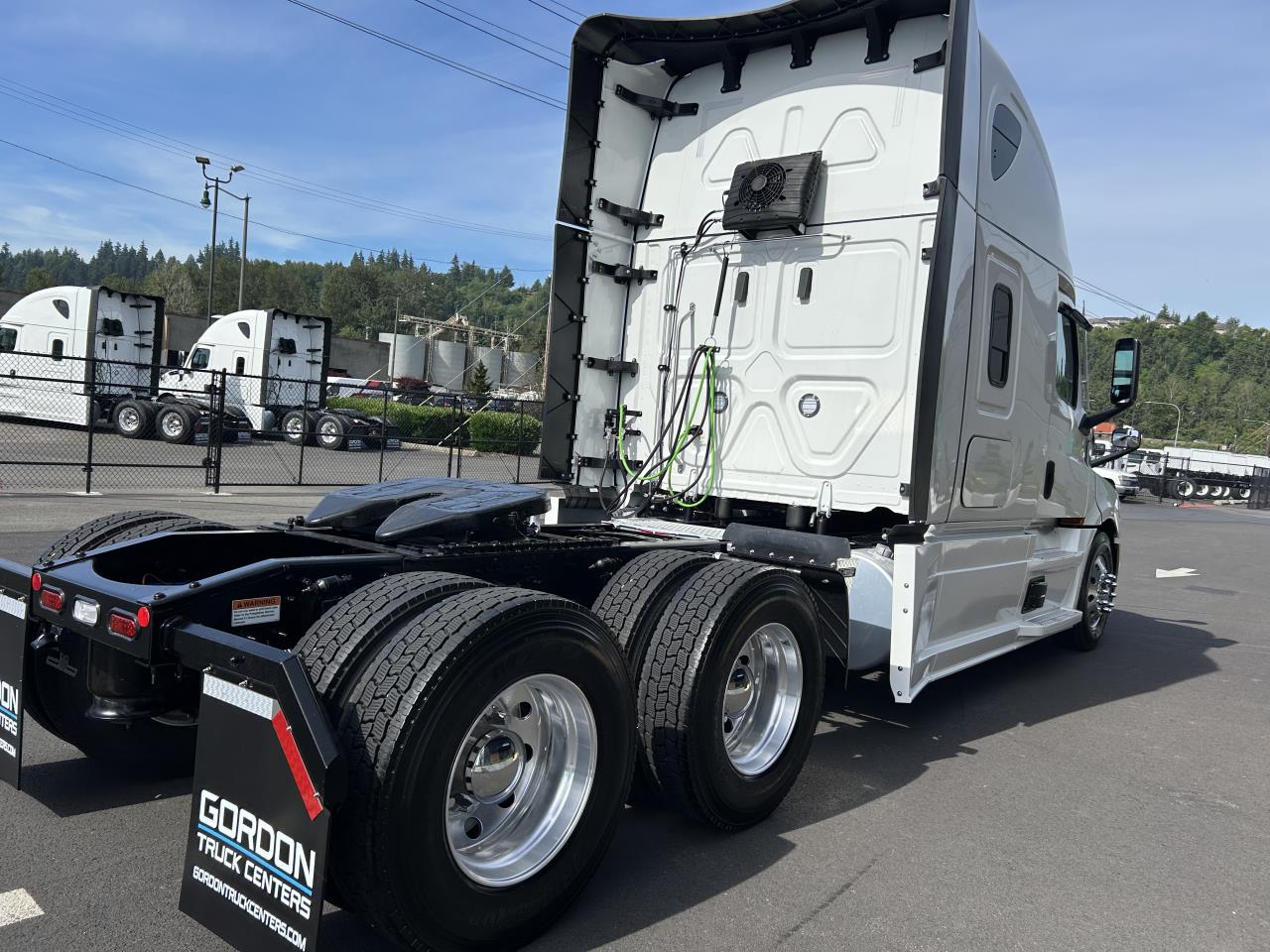2027 Freightliner Cascadia in Pacific, WA — photo 5