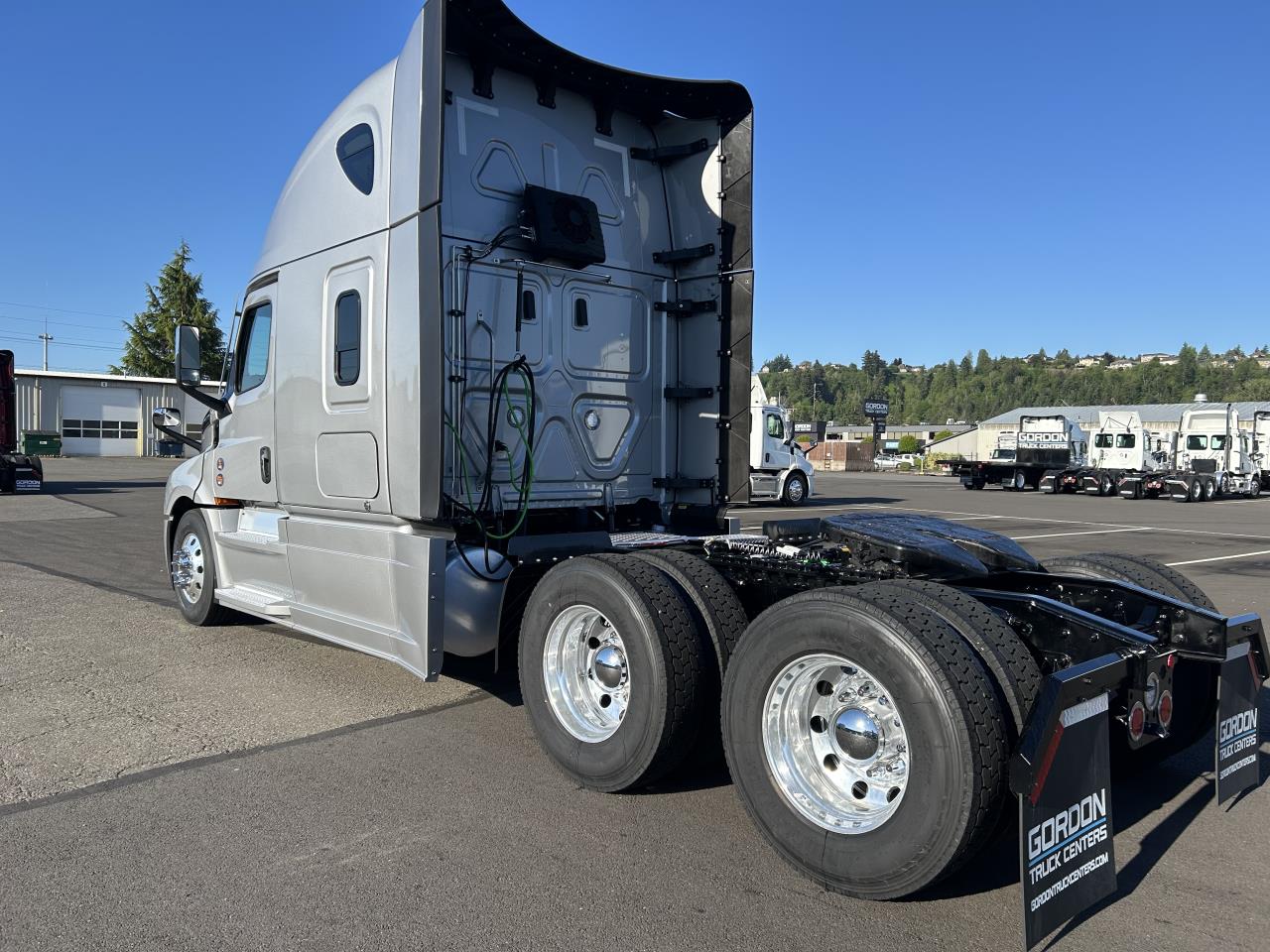 2027 Freightliner Cascadia in Pacific, WA — photo 2