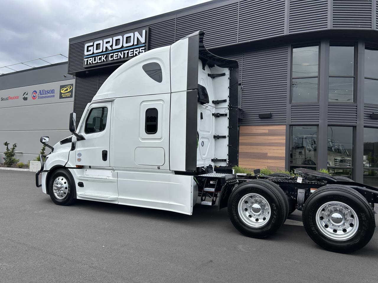 2027 Freightliner in Pacific, WA — photo 2