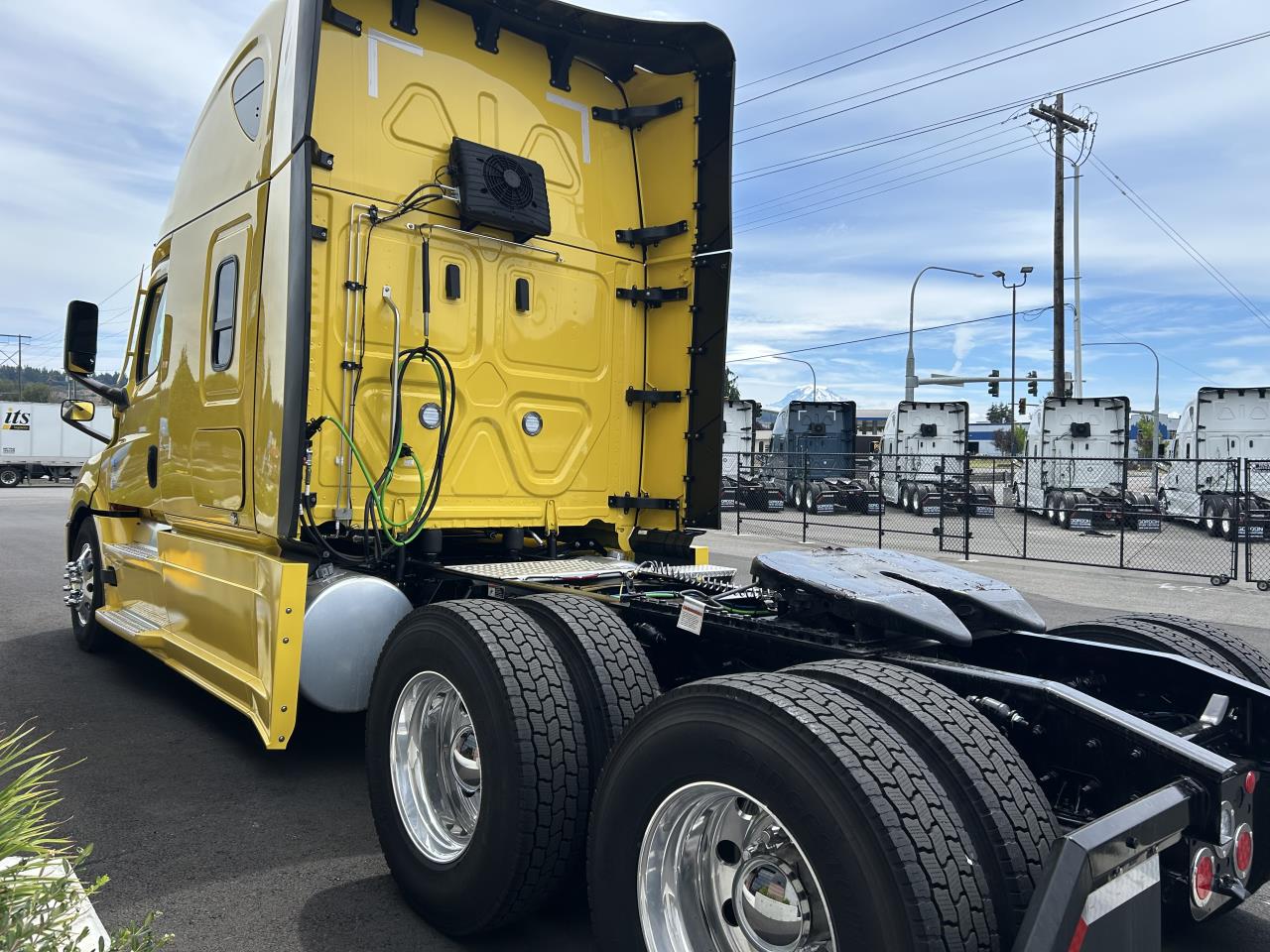 2027 Freightliner Cascadia in Pacific, WA — photo 4