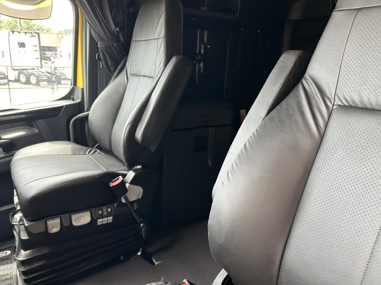 2027 Freightliner Cascadia in Pacific, WA — photo 7