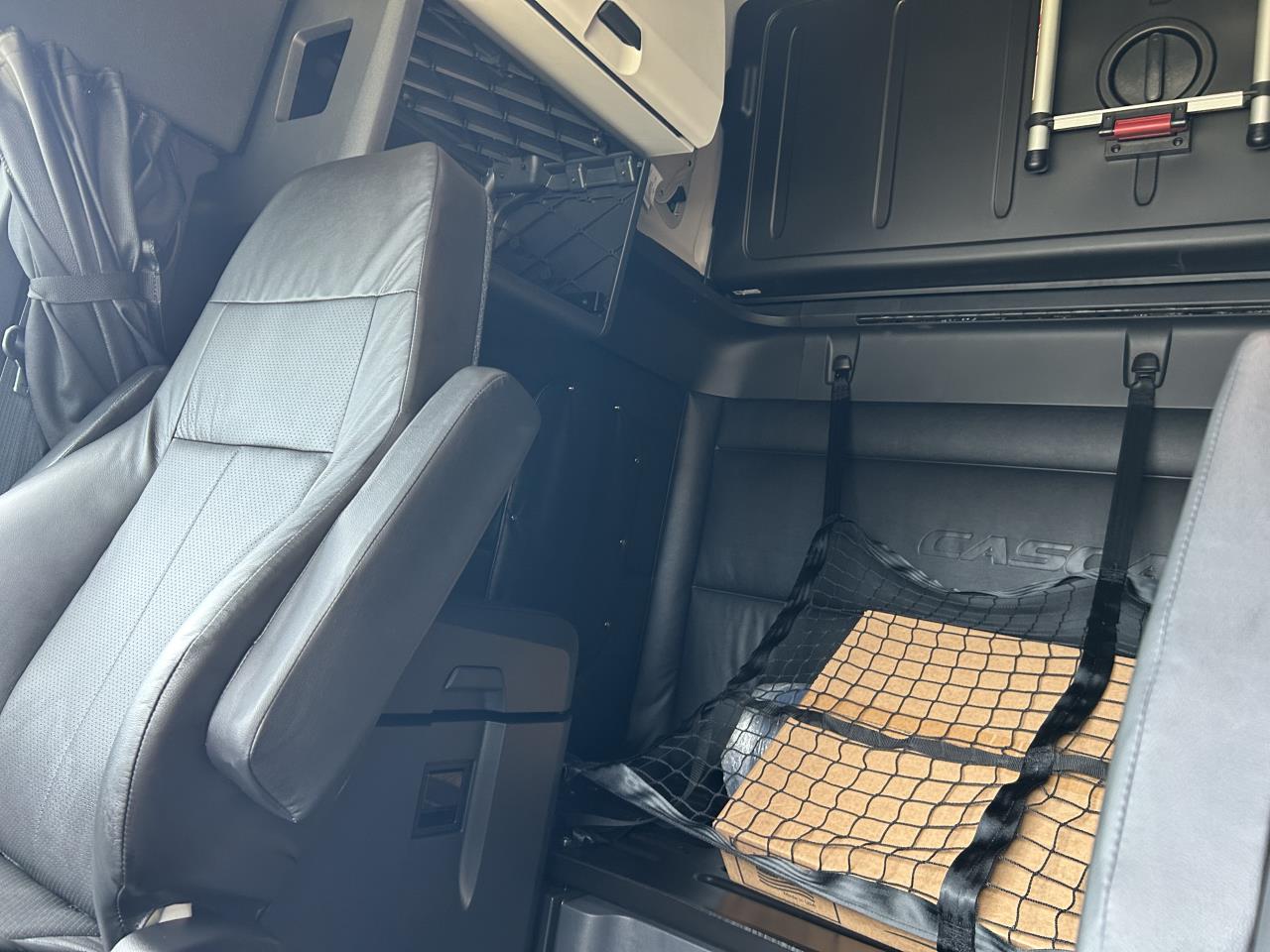 2027 Freightliner Cascadia in Pacific, WA — photo 8