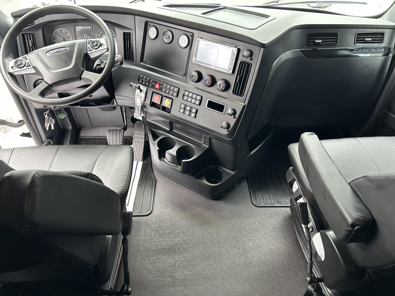 2027 Freightliner Cascadia in Pacific, WA — photo 8