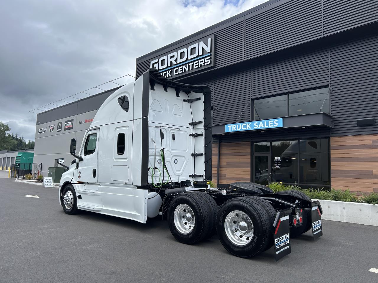 2027 Freightliner Cascadia in Mount Vernon, WA — photo 3