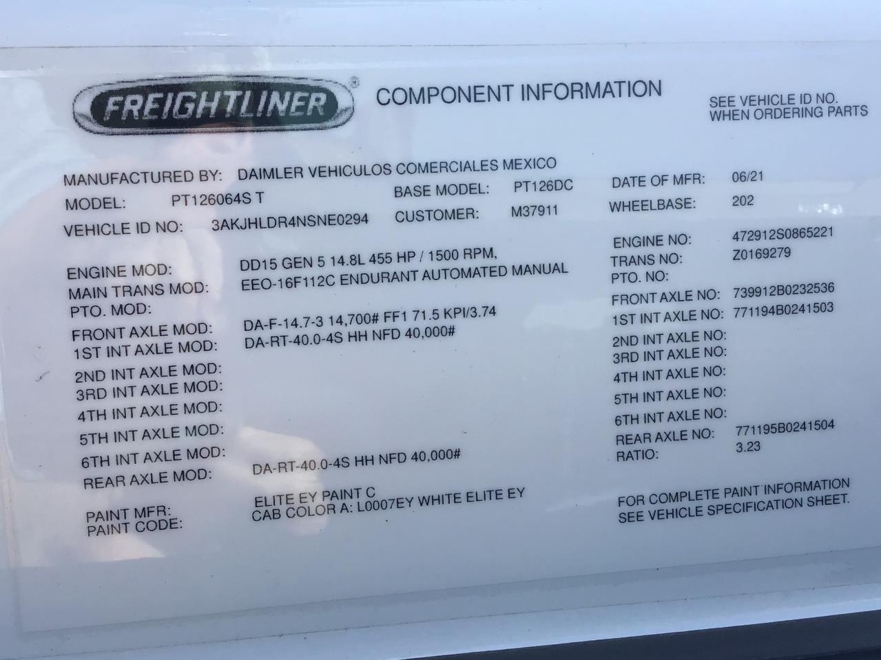 2022 Freightliner Cascadia in Pacific, WA — photo 6