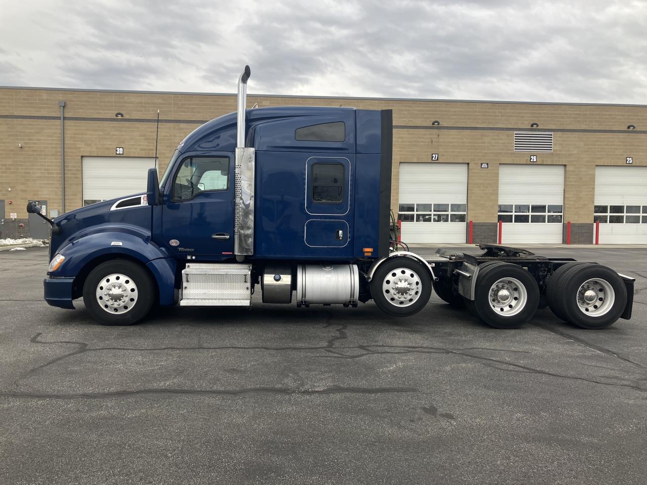 2021 Kenworth T680 - image 2
