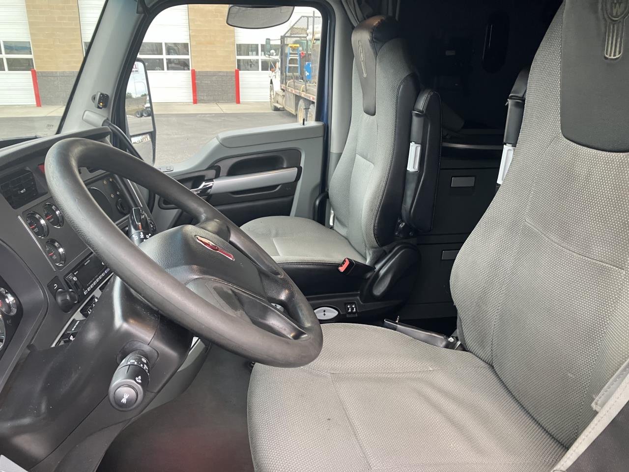 2021 Kenworth T680 - image 5