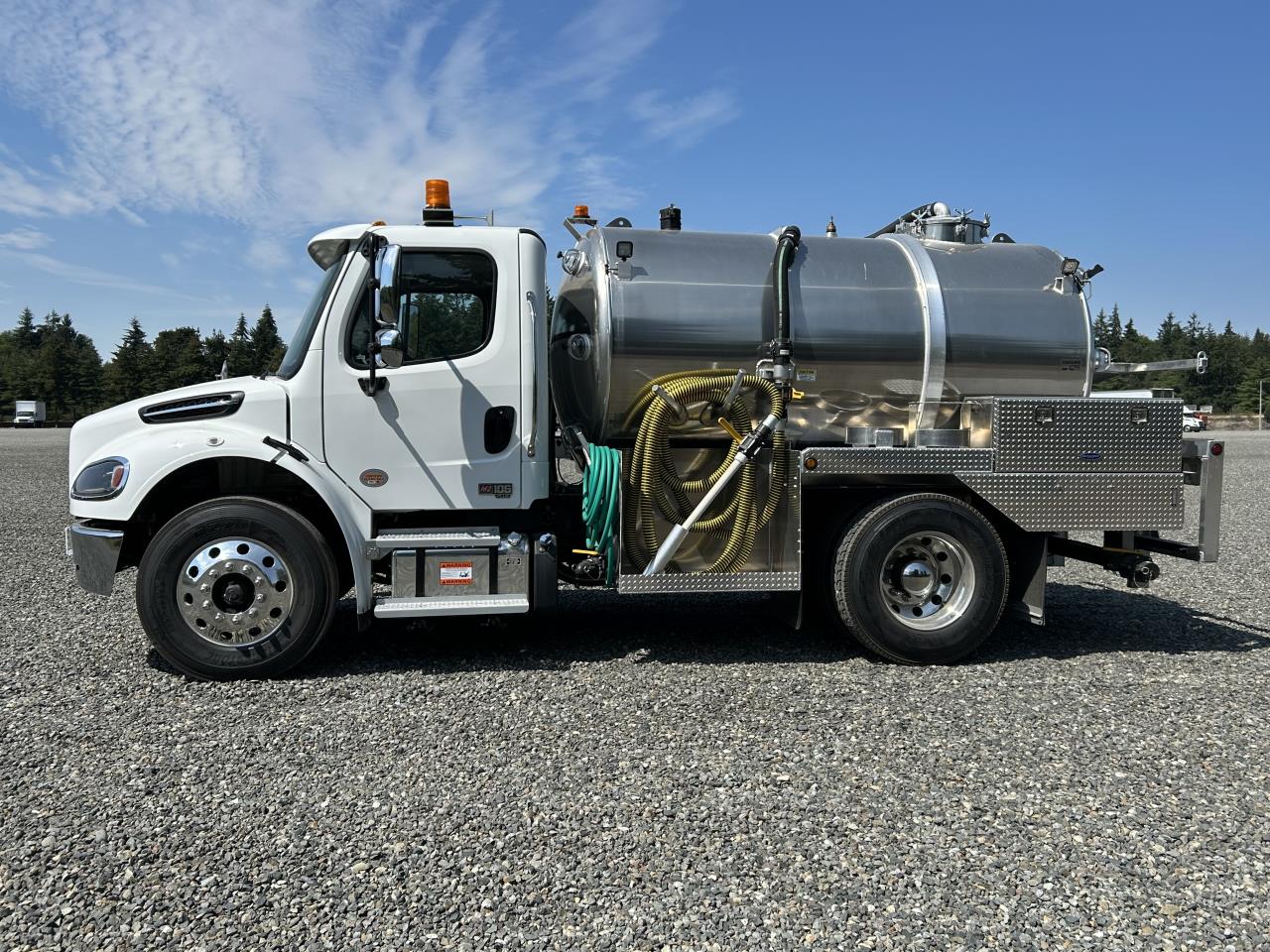 2027 Freightliner M2 106 in Pacific, WA — photo 2