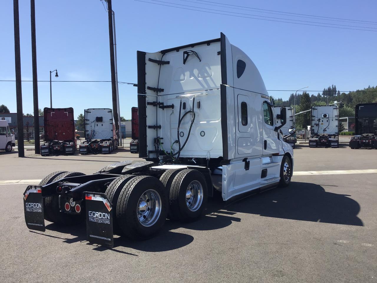 2024 Freightliner Cascadia in Pacific, WA — photo 2