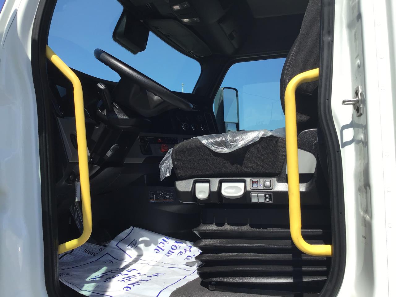 2022 Freightliner Cascadia in Pacific, WA — photo 6