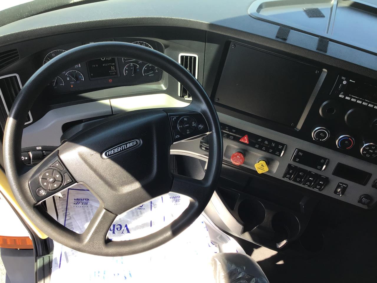 2022 Freightliner Cascadia in Pacific, WA — photo 7