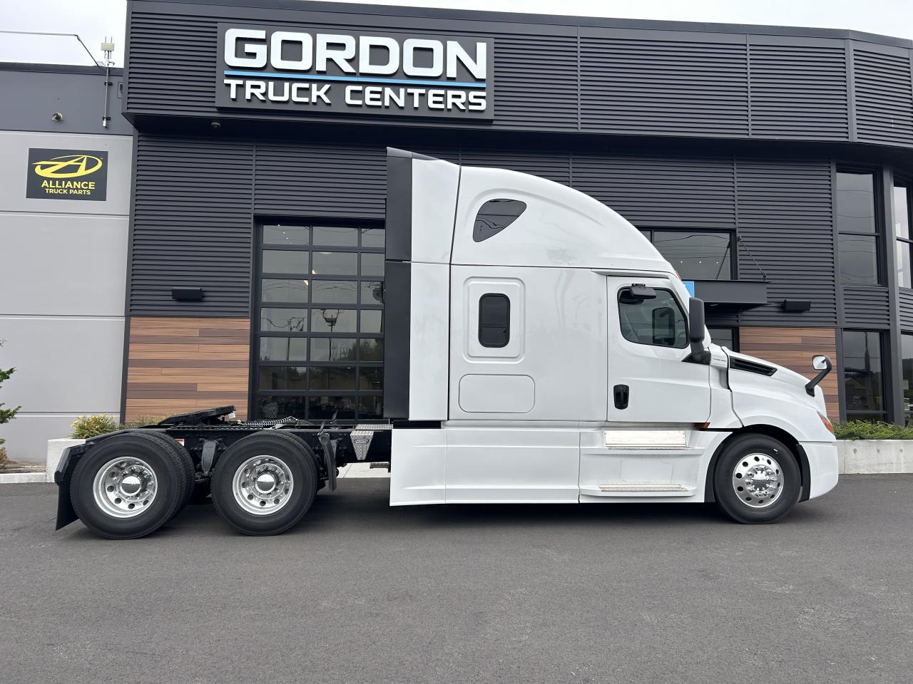 2027 Freightliner Cascadia in Pacific, WA — photo 5