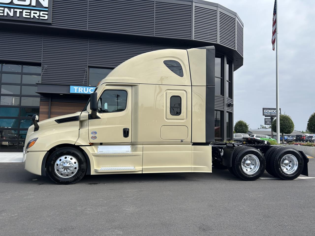 2027 Freightliner Cascadia in Pacific, WA — photo 2