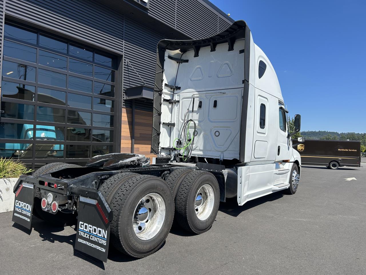 2027 Freightliner Cascadia in Medford, OR — photo 5