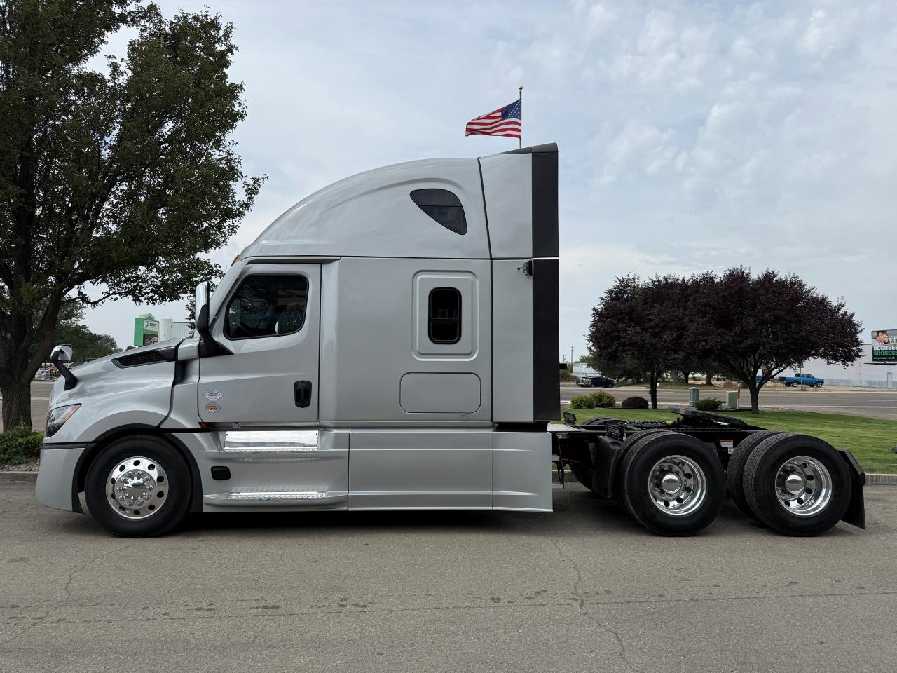 2027 Freightliner in Nampa, ID — photo 2