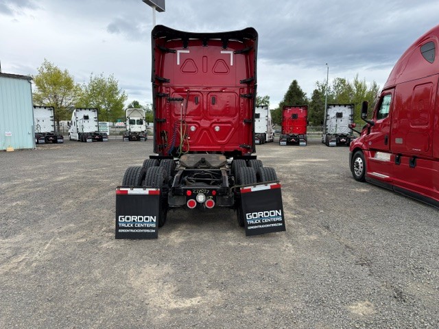 2022 Freightliner Cascadia - image 12