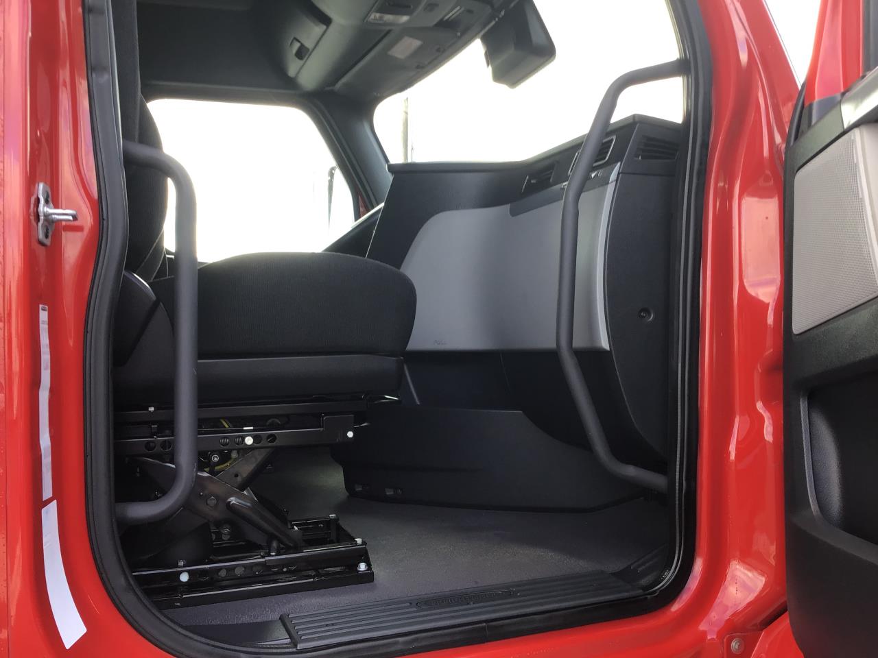 2022 Freightliner Cascadia - image 4