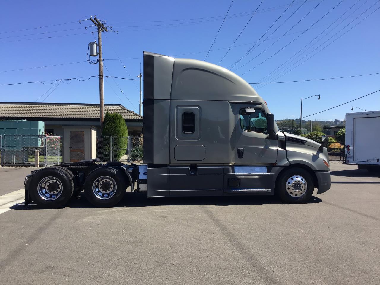 2025 Freightliner Cascadia in Pacific, WA — photo 3