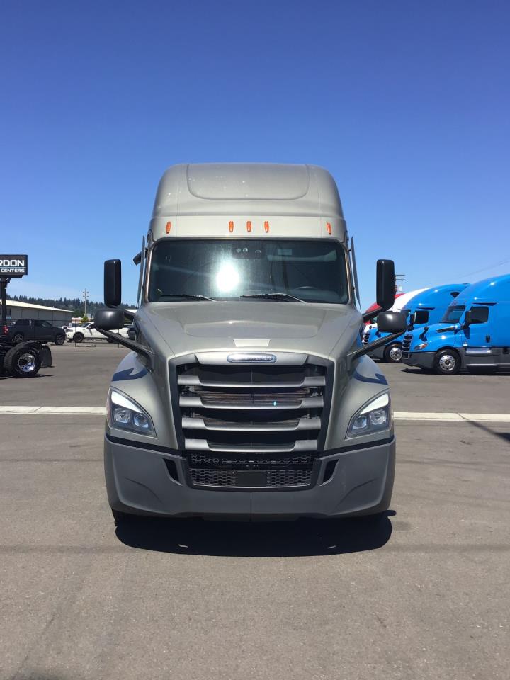 2025 Freightliner Cascadia in Pacific, WA — photo 4