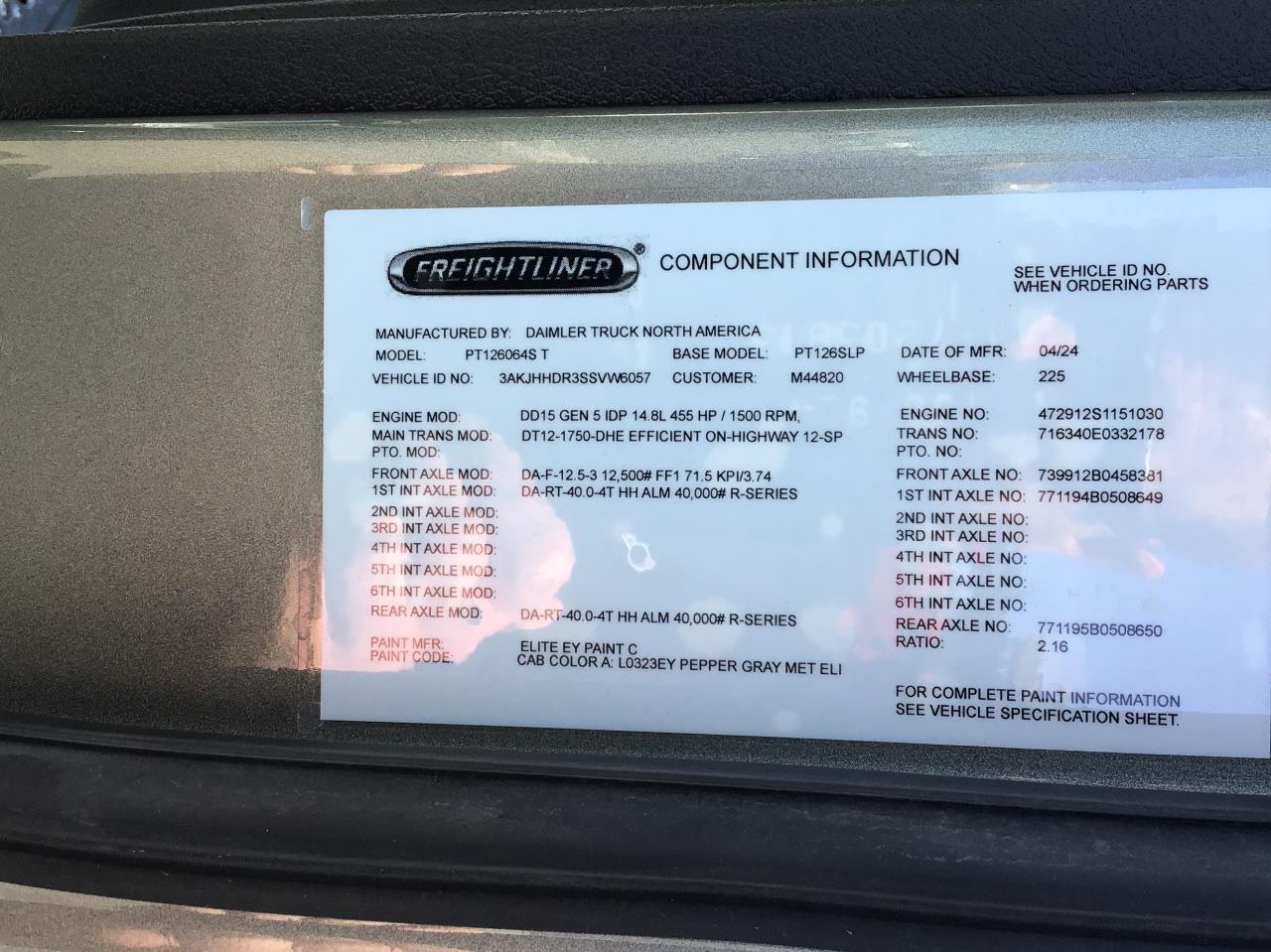 2025 Freightliner Cascadia in Pacific, WA — photo 6