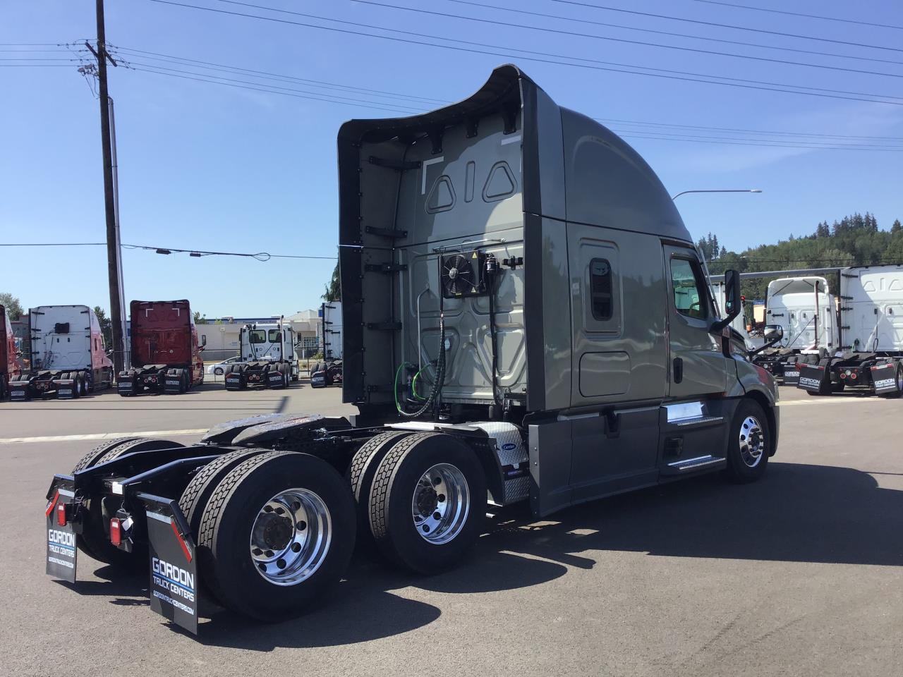 2025 Freightliner Cascadia in Pacific, WA — photo 2
