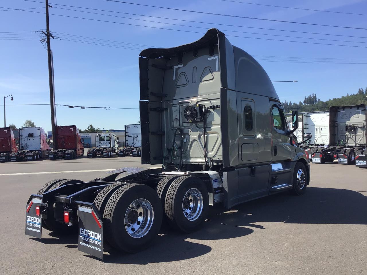 2025 Freightliner Cascadia in Pacific, WA — photo 2