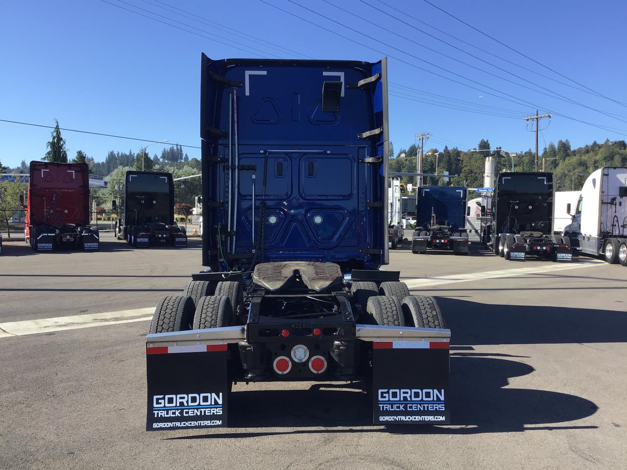 2022 Freightliner Cascadia in Pacific, WA — photo 2