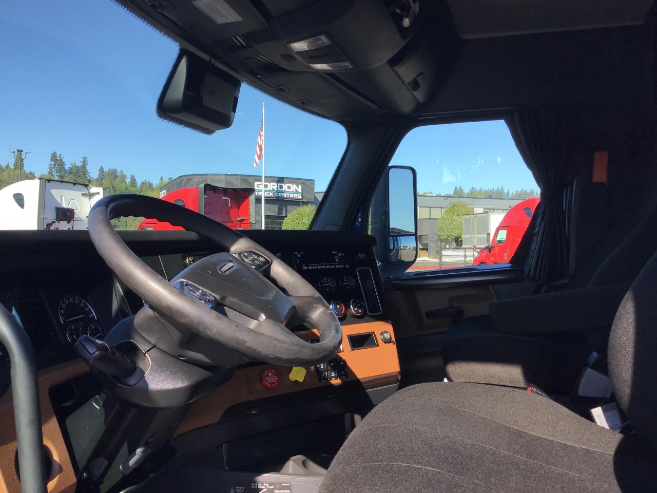 2022 Freightliner Cascadia in Pacific, WA — photo 4