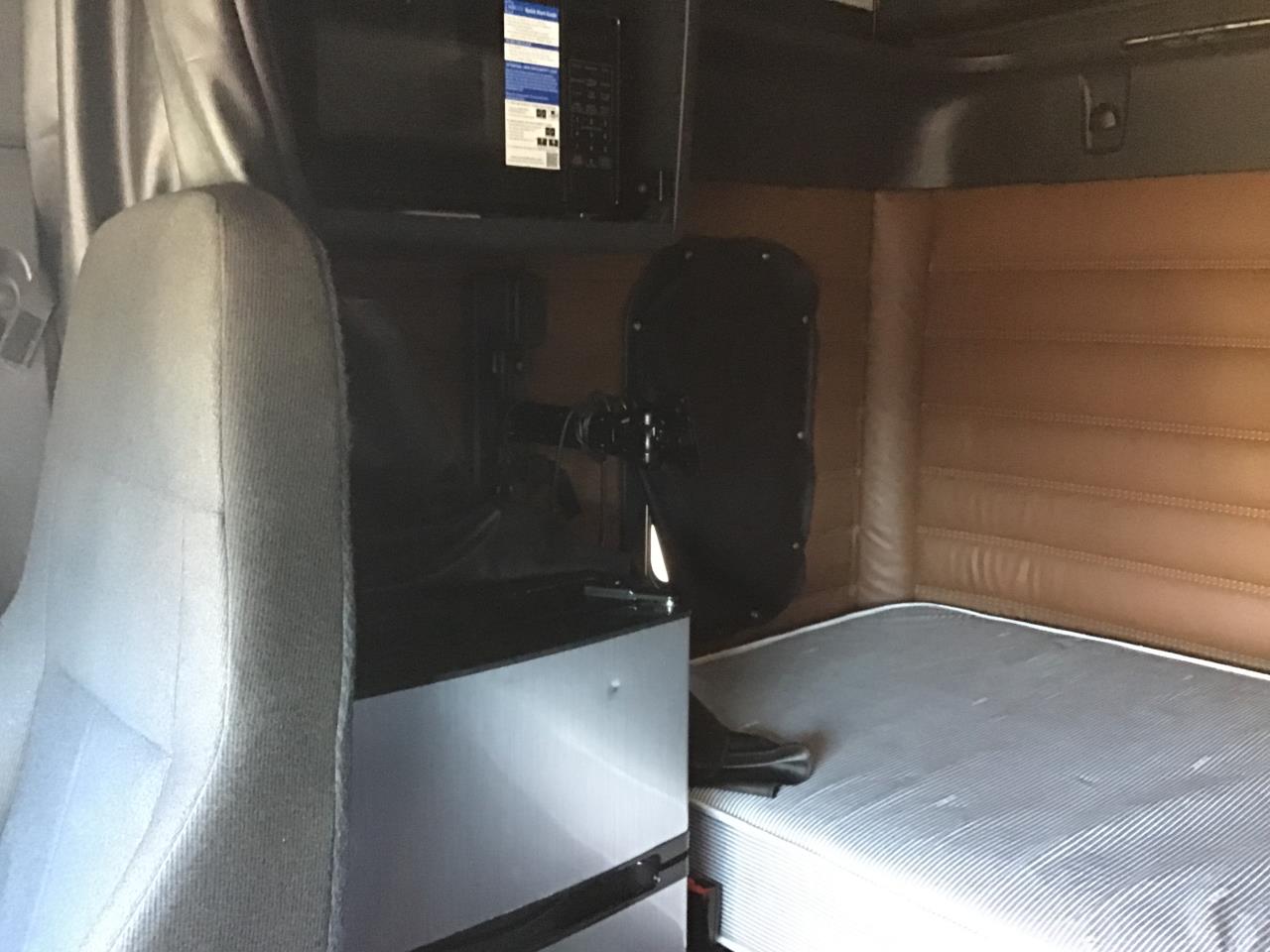 2022 Freightliner Cascadia in Pacific, WA — photo 6