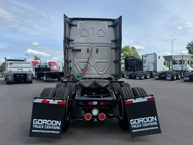 2024 Freightliner Cascadia in Ridgefield, WA — photo 2