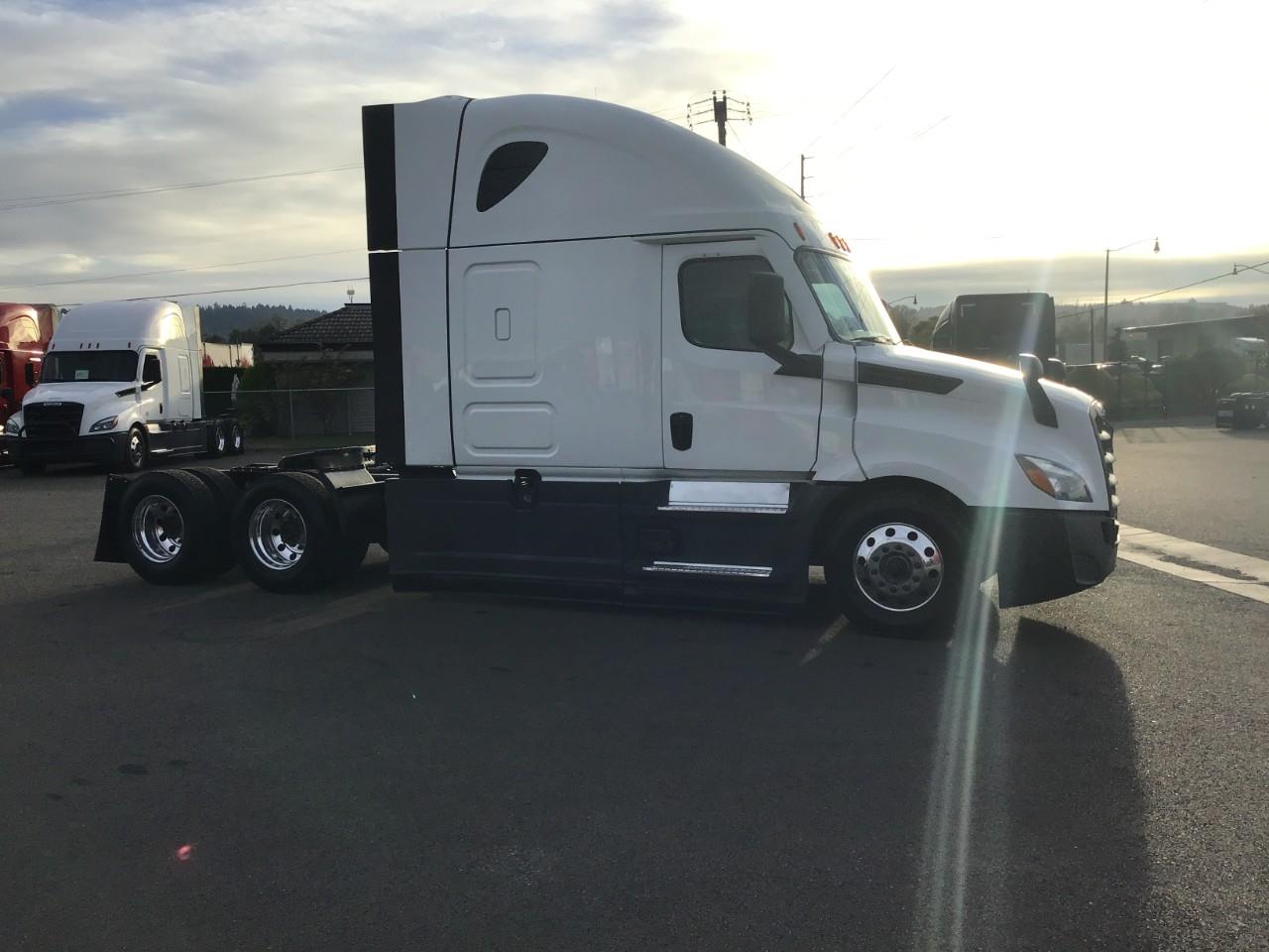 2024 Freightliner Cascadia in Pacific, WA — photo 3