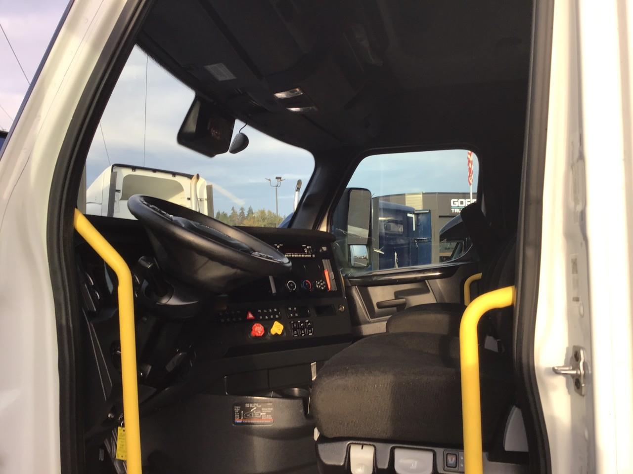 2024 Freightliner Cascadia in Pacific, WA — photo 5