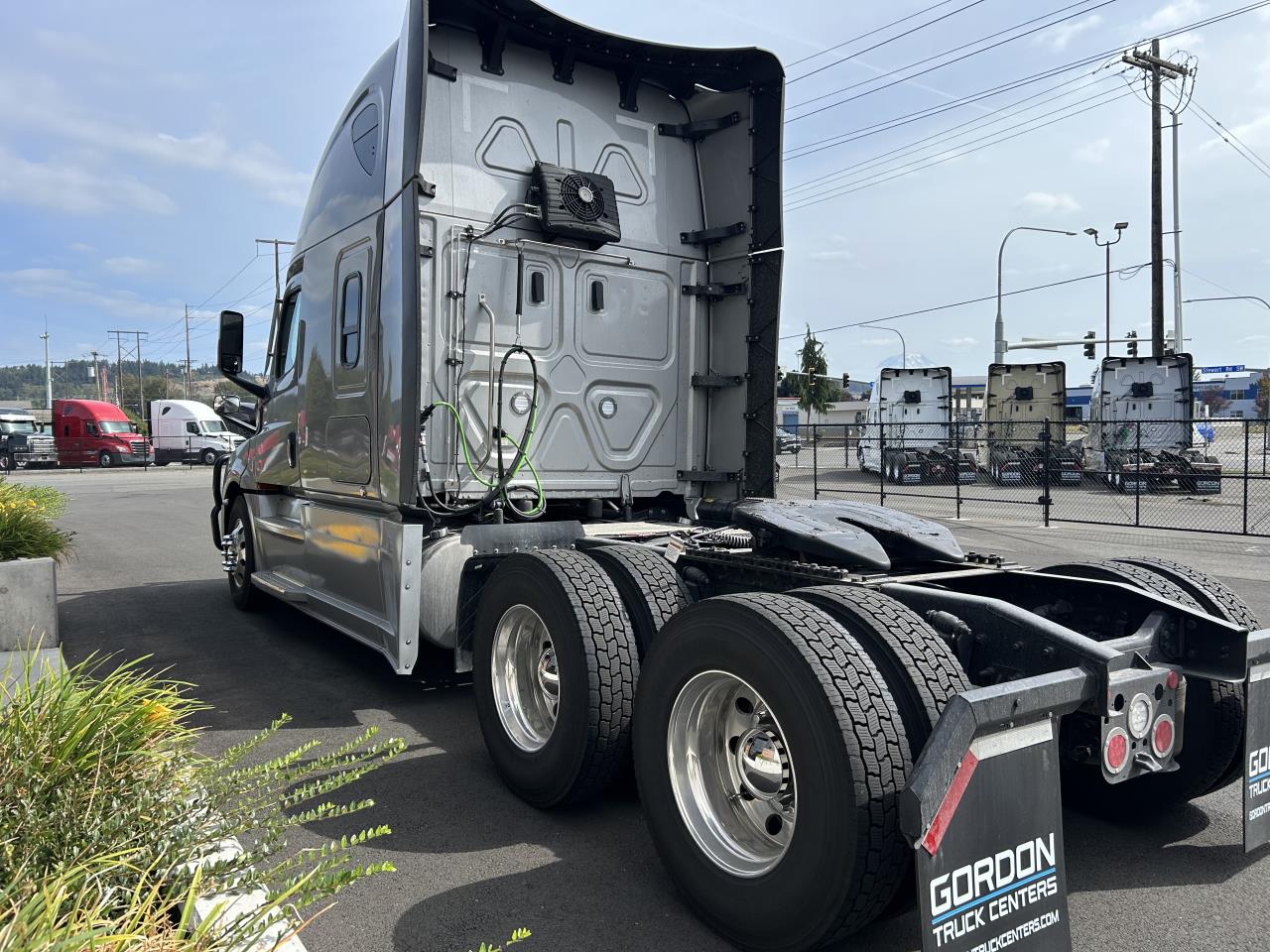 2027 Freightliner Cascadia in Pacific, WA — photo 4
