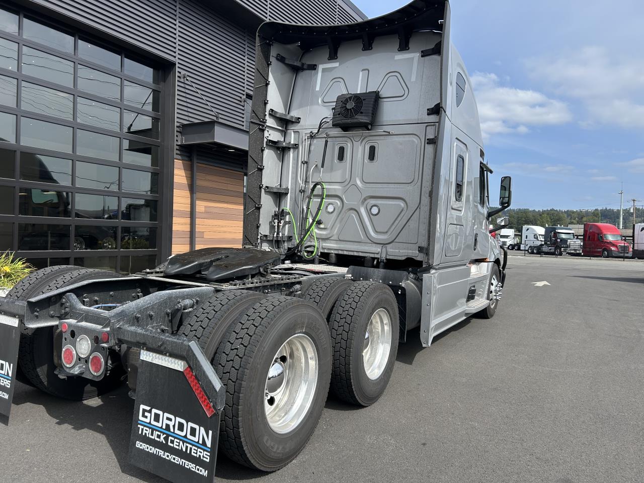 2027 Freightliner Cascadia in Pacific, WA — photo 5