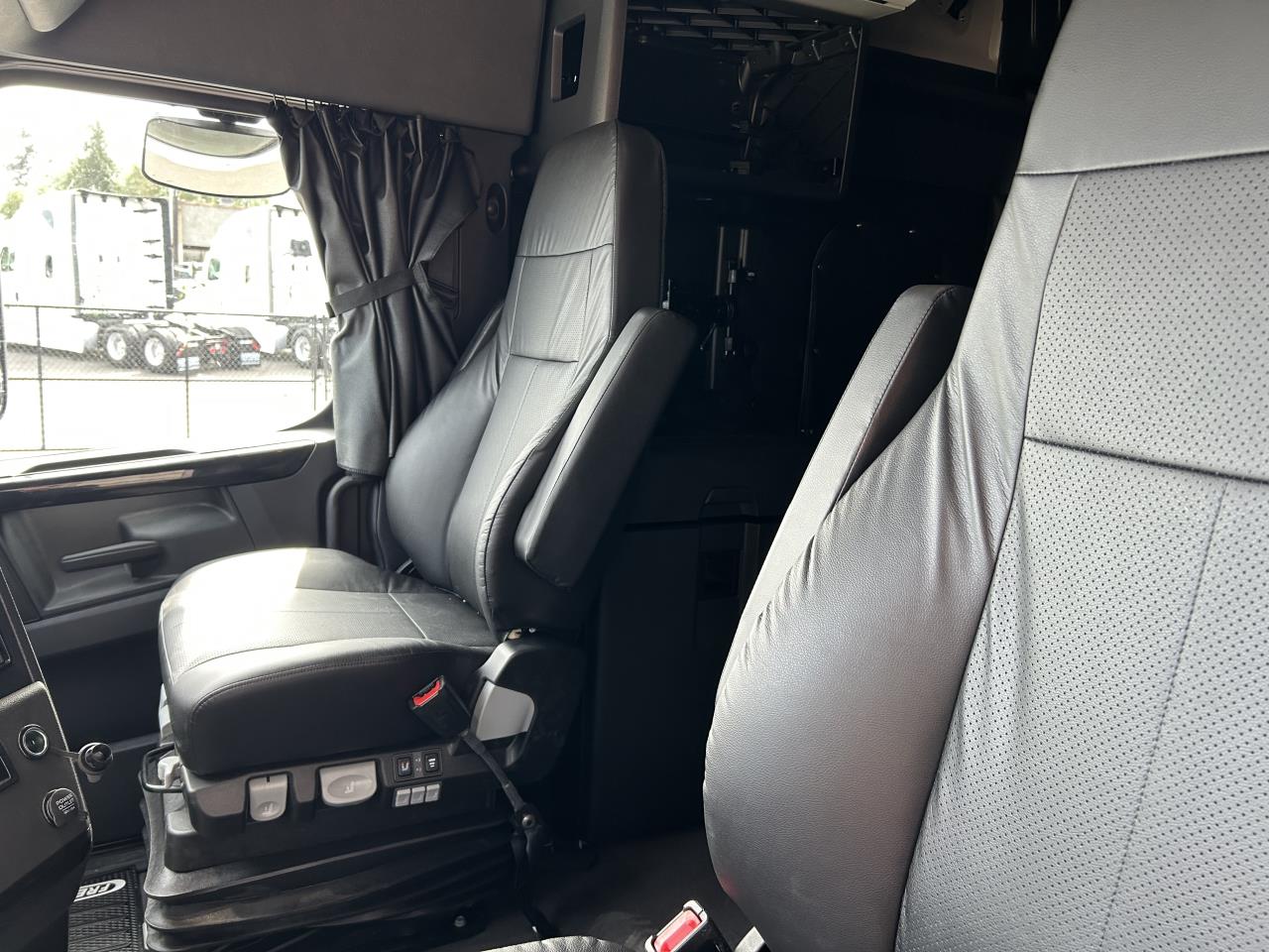 2027 Freightliner Cascadia in Pacific, WA — photo 6