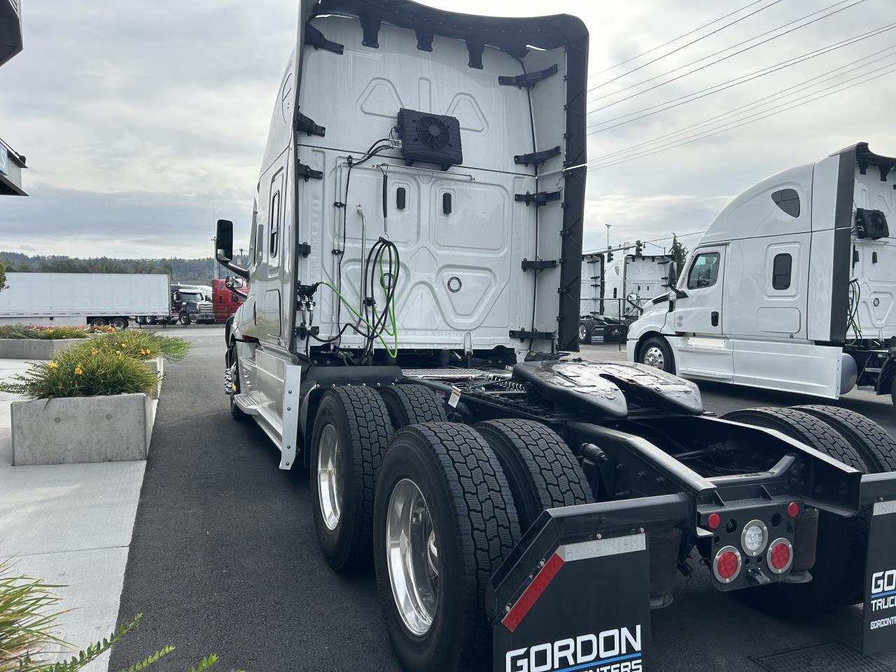 2027 Freightliner Cascadia in Pacific, WA — photo 4