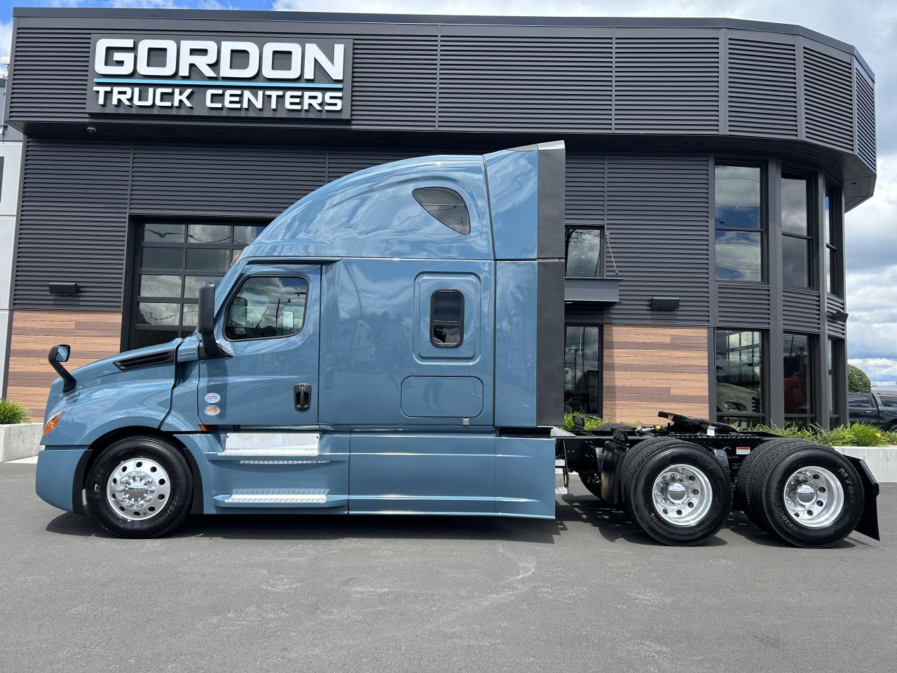 2027 Freightliner Cascadia in Nampa, ID — photo 2