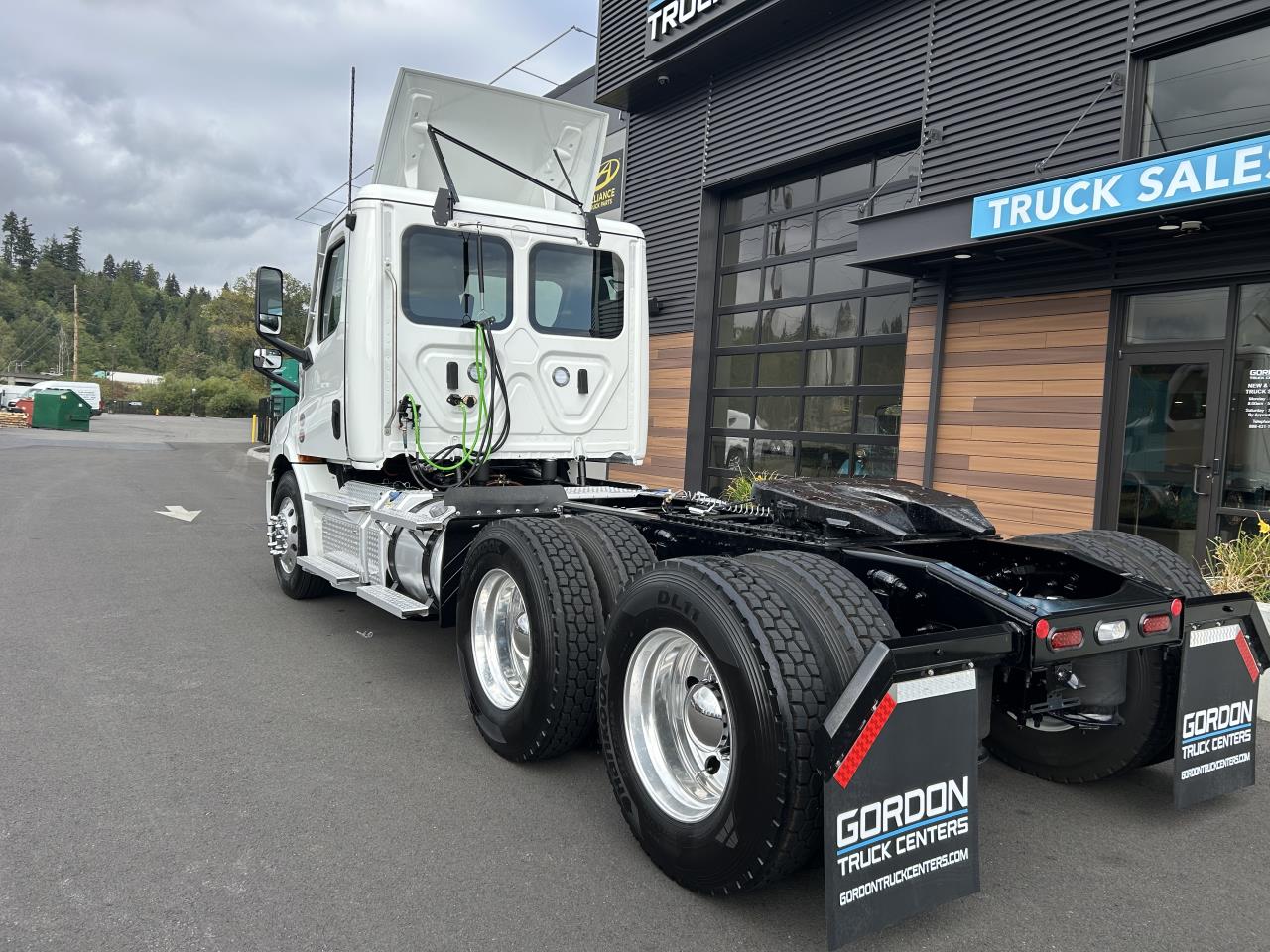 2027 Freightliner Cascadia in Pacific, WA — photo 3