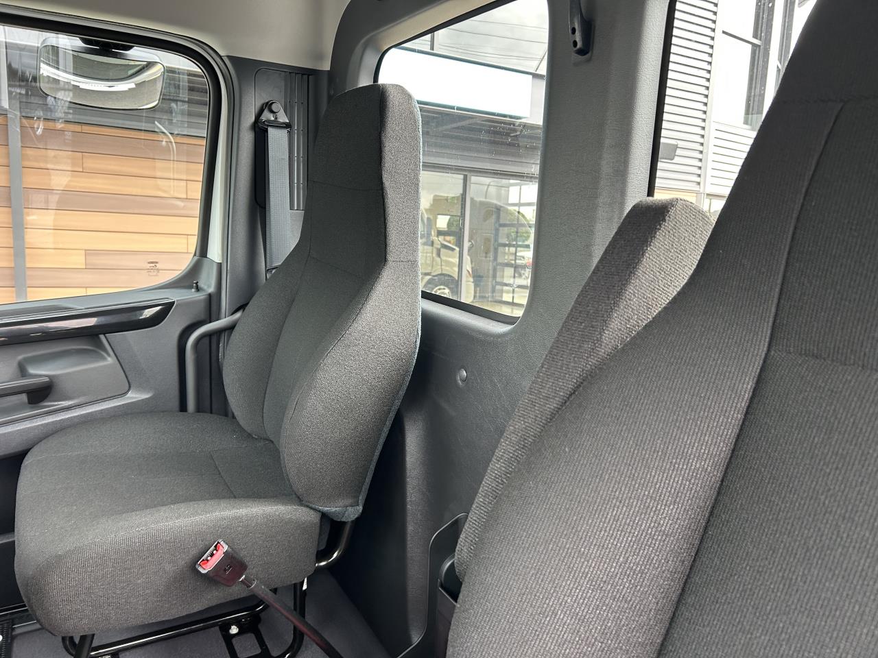 2027 Freightliner Cascadia in Pacific, WA — photo 7
