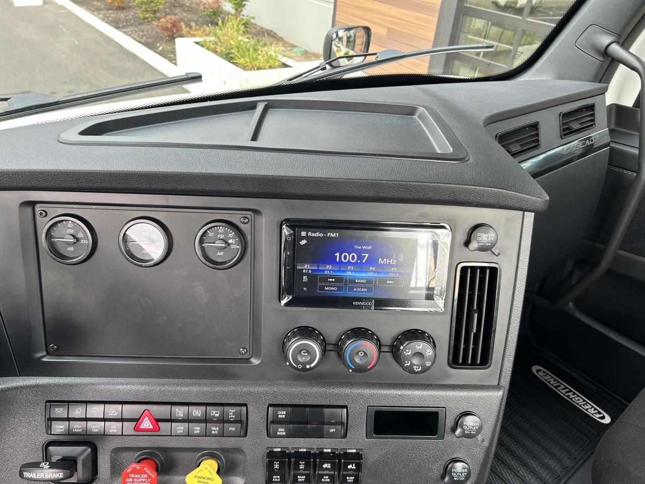 2027 Freightliner Cascadia in Pacific, WA — photo 8