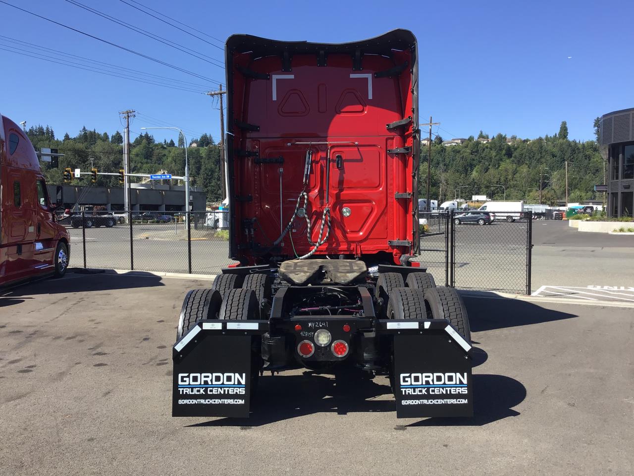 2022 Freightliner Cascadia in Pacific, WA — photo 3