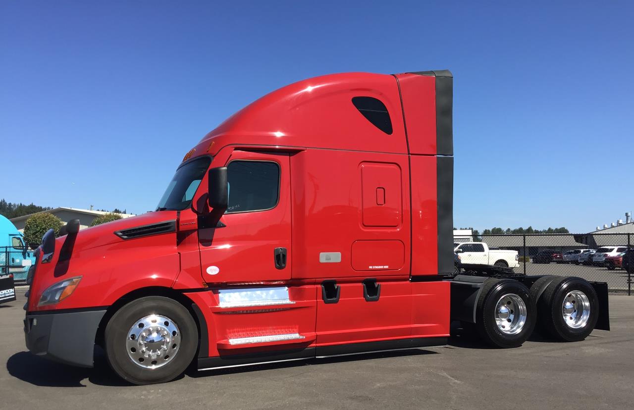 2022 Freightliner Cascadia in Pacific, WA